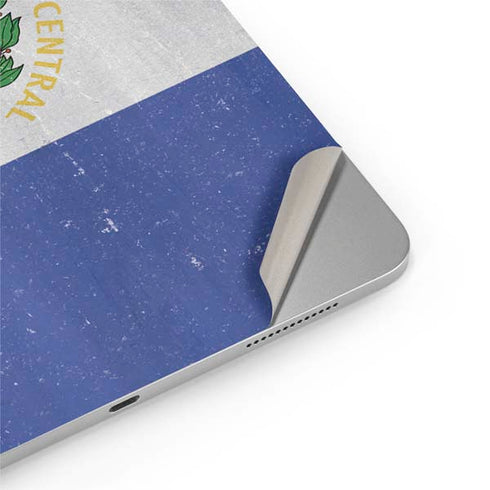 El Salvador Flag Distressed iPad Pro 13in M4 (2024) Skin